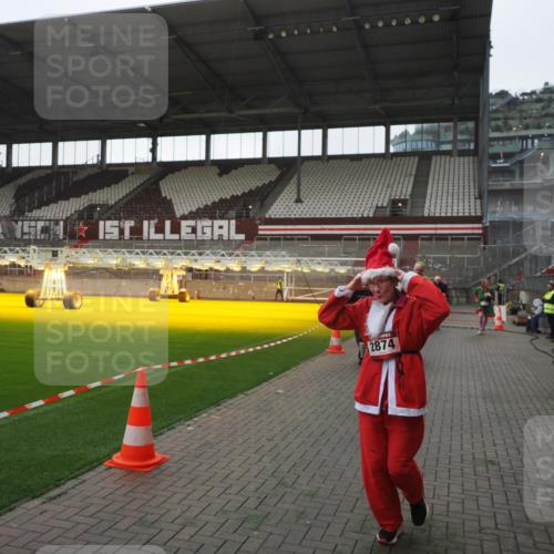 07.12.2025 - St. Pauli X-Mass-Run No. 15 Fabian Wolf http://msf.ph/oto/9395283 07.12.2025 10:29:08 Ziel 161, 165, 1308, 1330, 2874, 3299, 3669, 3938, 3942, 4073, 4265, 4291 meine-sportfotos.de