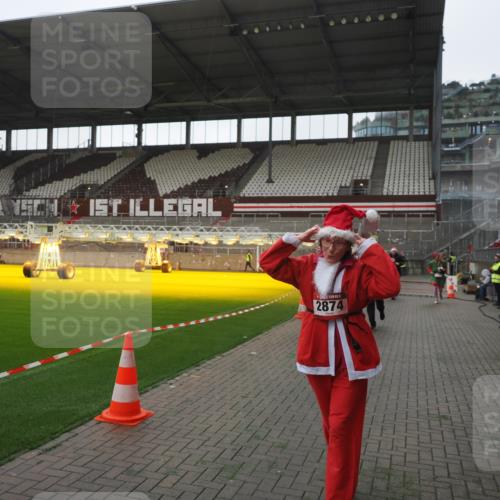07.12.2025 - St. Pauli X-Mass-Run No. 15 Fabian Wolf http://msf.ph/oto/9395284 07.12.2025 10:29:08 Ziel 161, 165, 1308, 1330, 2874, 3299, 3669, 3938, 3942, 4073, 4265, 4291 meine-sportfotos.de