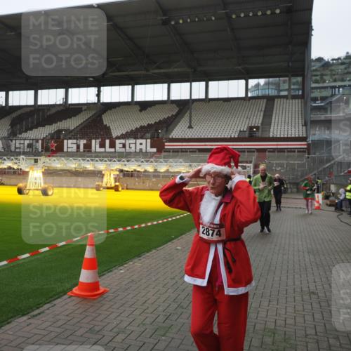 07.12.2025 - St. Pauli X-Mass-Run No. 15 Fabian Wolf http://msf.ph/oto/9395285 07.12.2025 10:29:08 Ziel 161, 165, 1308, 1330, 2874, 3299, 3669, 3938, 3942, 4073, 4265, 4291 meine-sportfotos.de