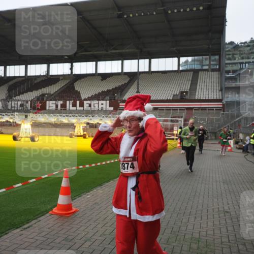 07.12.2025 - St. Pauli X-Mass-Run No. 15 Fabian Wolf http://msf.ph/oto/9395286 07.12.2025 10:29:08 Ziel 161, 165, 1308, 1330, 2874, 3299, 3669, 3938, 3942, 4073, 4265, 4291 meine-sportfotos.de