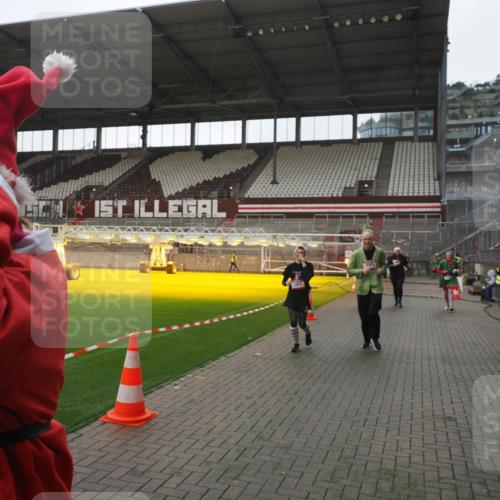07.12.2025 - St. Pauli X-Mass-Run No. 15 Fabian Wolf http://msf.ph/oto/9395288 07.12.2025 10:29:09 Ziel 161, 165, 1308, 1330, 2874, 3299, 3669, 3938, 3942, 4073 meine-sportfotos.de