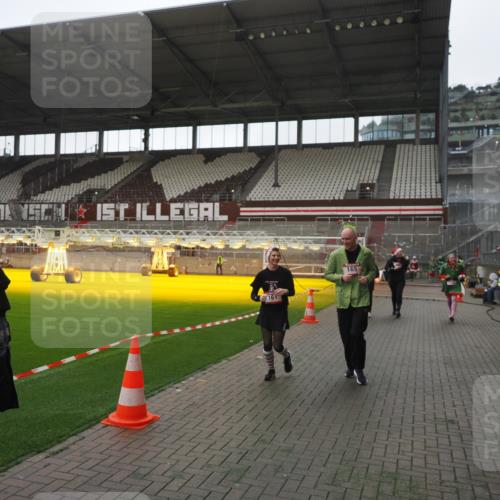 07.12.2025 - St. Pauli X-Mass-Run No. 15 Fabian Wolf http://msf.ph/oto/9395292 07.12.2025 10:29:10 Ziel 161, 165, 1308, 1330, 2874, 3299, 3669, 3938, 3942, 4073 meine-sportfotos.de