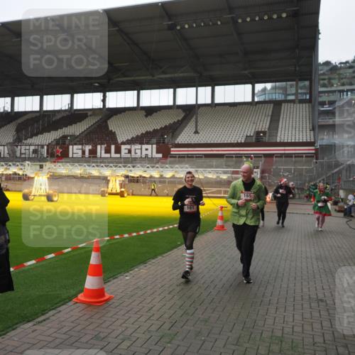 07.12.2025 - St. Pauli X-Mass-Run No. 15 Fabian Wolf http://msf.ph/oto/9395293 07.12.2025 10:29:10 Ziel 161, 165, 1308, 1330, 2874, 3299, 3669, 3938, 3942, 4073 meine-sportfotos.de