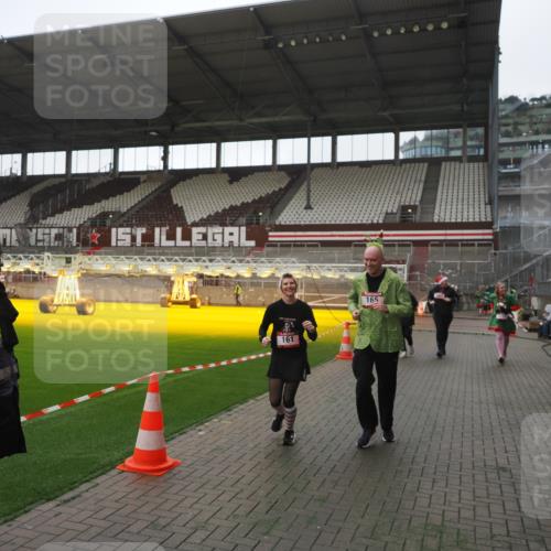 07.12.2025 - St. Pauli X-Mass-Run No. 15 Fabian Wolf http://msf.ph/oto/9395294 07.12.2025 10:29:10 Ziel 161, 165, 1308, 1330, 2874, 3299, 3669, 3938, 3942, 4073 meine-sportfotos.de