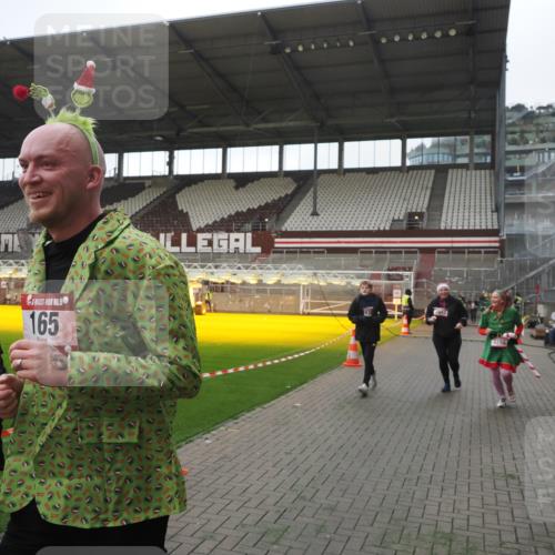 07.12.2025 - St. Pauli X-Mass-Run No. 15 Fabian Wolf http://msf.ph/oto/9395302 07.12.2025 10:29:12 Ziel 161, 165, 2874, 3299, 3669, 3938, 3942, 4073 meine-sportfotos.de