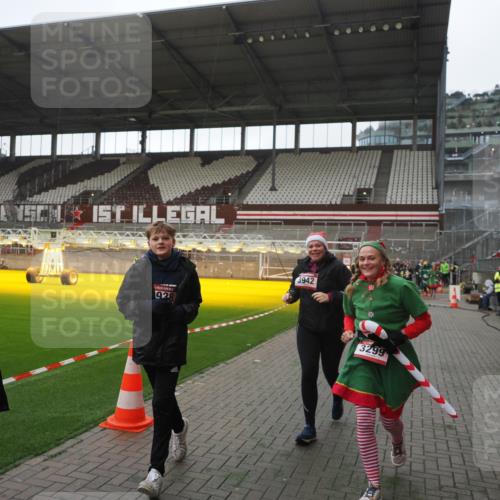 07.12.2025 - St. Pauli X-Mass-Run No. 15 Fabian Wolf http://msf.ph/oto/9395306 07.12.2025 10:29:14 Ziel 161, 165, 1548, 1677, 2874, 3299, 3938, 3942, 4073 meine-sportfotos.de
