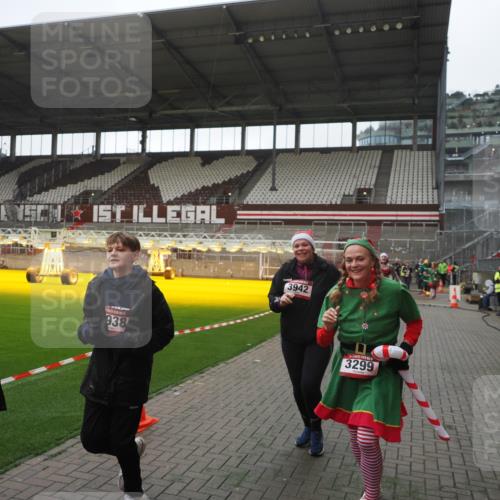 07.12.2025 - St. Pauli X-Mass-Run No. 15 Fabian Wolf http://msf.ph/oto/9395307 07.12.2025 10:29:14 Ziel 161, 165, 1548, 1677, 2874, 3299, 3938, 3942, 4073 meine-sportfotos.de