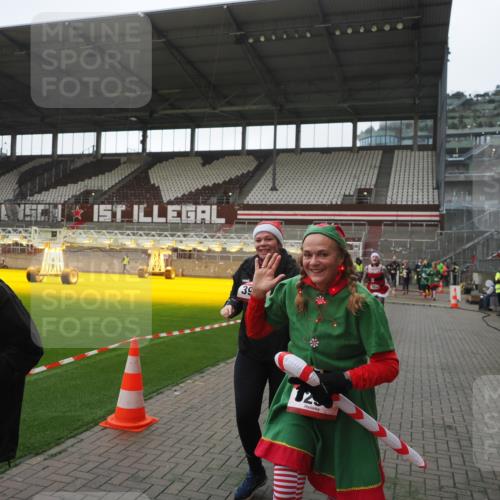 07.12.2025 - St. Pauli X-Mass-Run No. 15 Fabian Wolf http://msf.ph/oto/9395309 07.12.2025 10:29:15 Ziel 161, 165, 1548, 1550, 1677, 1842, 2874, 3115, 3299, 3938, 3942 meine-sportfotos.de