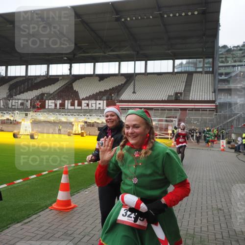 07.12.2025 - St. Pauli X-Mass-Run No. 15 Fabian Wolf http://msf.ph/oto/9395310 07.12.2025 10:29:15 Ziel 161, 165, 1548, 1550, 1677, 1842, 2874, 3115, 3299, 3938, 3942 meine-sportfotos.de