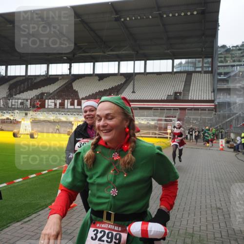 07.12.2025 - St. Pauli X-Mass-Run No. 15 Fabian Wolf http://msf.ph/oto/9395311 07.12.2025 10:29:15 Ziel 161, 165, 1548, 1550, 1677, 1842, 2874, 3115, 3299, 3938, 3942 meine-sportfotos.de