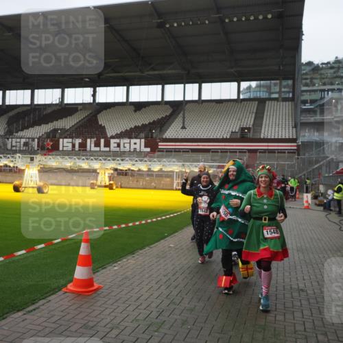 07.12.2025 - St. Pauli X-Mass-Run No. 15 Fabian Wolf http://msf.ph/oto/9395321 07.12.2025 10:29:23 Ziel 450, 458, 1373, 1548, 1550, 1677, 1842, 2001, 3115, 3299, 3470, 3938, 3942, 4007, 4264, 4266, 4440, 4531, 4695 meine-sportfotos.de