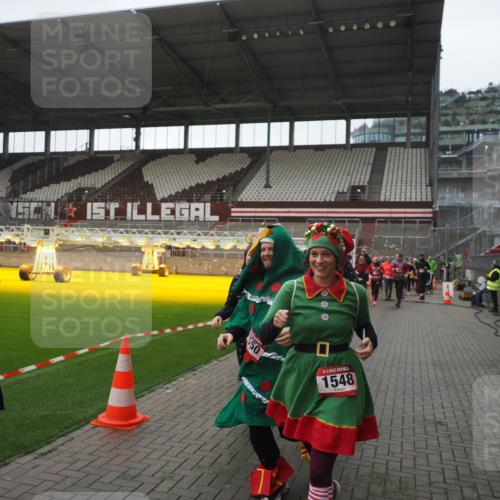 07.12.2025 - St. Pauli X-Mass-Run No. 15 Fabian Wolf http://msf.ph/oto/9395325 07.12.2025 10:29:24 Ziel 450, 458, 1373, 1548, 1550, 1677, 1842, 2001, 3115, 3299, 3470, 3938, 3942, 4007, 4009, 4264, 4266, 4440, 4531, 4695 meine-sportfotos.de