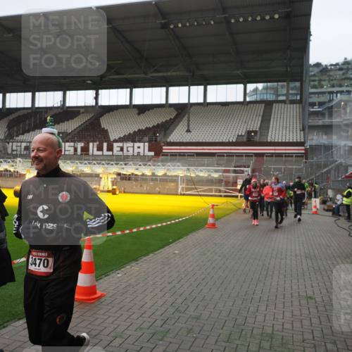 07.12.2025 - St. Pauli X-Mass-Run No. 15 Fabian Wolf http://msf.ph/oto/9395335 07.12.2025 10:29:26 Ziel 450, 458, 1039, 1373, 1548, 1550, 1677, 1842, 2001, 3080, 3115, 3470, 4007, 4009, 4264, 4266, 4293, 4296, 4440, 4531, 4695 meine-sportfotos.de
