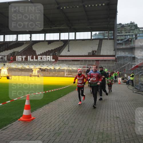 07.12.2025 - St. Pauli X-Mass-Run No. 15 Fabian Wolf http://msf.ph/oto/9395339 07.12.2025 10:29:29 Ziel 450, 458, 1039, 1373, 1548, 1550, 1677, 1842, 2001, 3080, 3115, 3470, 4007, 4009, 4126, 4264, 4266, 4293, 4296, 4440, 4531, 4695 meine-sportfotos.de