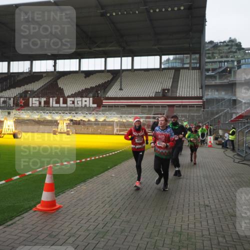 07.12.2025 - St. Pauli X-Mass-Run No. 15 Fabian Wolf http://msf.ph/oto/9395340 07.12.2025 10:29:29 Ziel 450, 458, 1039, 1373, 1548, 1550, 1677, 1842, 2001, 3080, 3115, 3470, 4007, 4009, 4126, 4264, 4266, 4293, 4296, 4440, 4531, 4695 meine-sportfotos.de