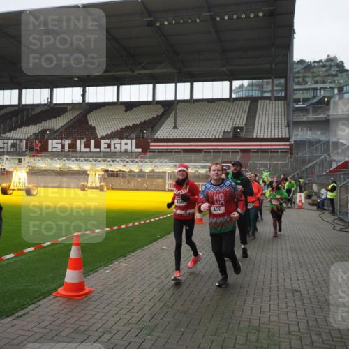 07.12.2025 - St. Pauli X-Mass-Run No. 15 Fabian Wolf http://msf.ph/oto/9395342 07.12.2025 10:29:30 Ziel 450, 458, 1039, 1373, 1548, 1550, 1677, 1842, 2001, 3080, 3115, 3468, 3469, 3470, 4007, 4009, 4126, 4264, 4266, 4293, 4296, 4440, 4531, 4695 meine-sportfotos.de