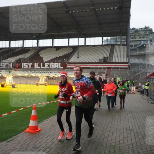07.12.2025 - St. Pauli X-Mass-Run No. 15 Fabian Wolf http://msf.ph/oto/9395345 07.12.2025 10:29:30 Ziel 450, 458, 1039, 1373, 1548, 1550, 1677, 1842, 2001, 3080, 3115, 3468, 3469, 3470, 4007, 4009, 4126, 4264, 4266, 4293, 4296, 4440, 4531, 4695 meine-sportfotos.de