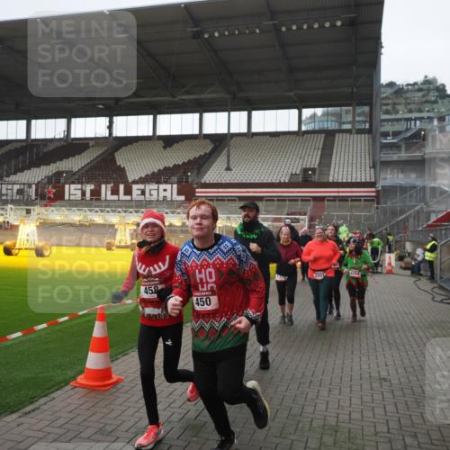 07.12.2025 - St. Pauli X-Mass-Run No. 15 Fabian Wolf http://msf.ph/oto/9395346 07.12.2025 10:29:30 Ziel 450, 458, 1039, 1373, 1548, 1550, 1677, 1842, 2001, 3080, 3115, 3468, 3469, 3470, 4007, 4009, 4126, 4264, 4266, 4293, 4296, 4440, 4531, 4695 meine-sportfotos.de