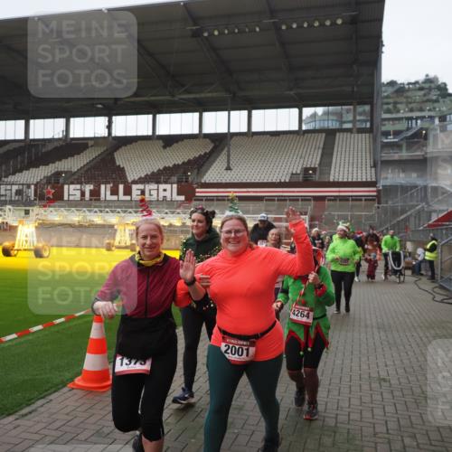 07.12.2025 - St. Pauli X-Mass-Run No. 15 Fabian Wolf http://msf.ph/oto/9395354 07.12.2025 10:29:33 Ziel 450, 458, 1039, 1198, 1201, 1204, 1209, 1373, 1548, 1550, 1677, 1842, 2001, 3080, 3115, 3468, 3469, 3470, 4007, 4009, 4126, 4264, 4266, 4293, 4296, 4440, 4531, 4695 meine-sportfotos.de