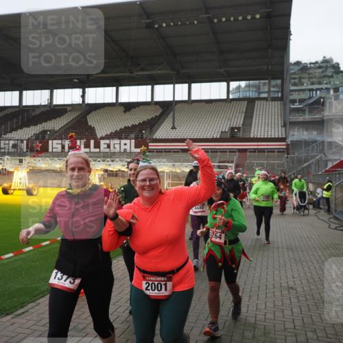 07.12.2025 - St. Pauli X-Mass-Run No. 15 Fabian Wolf http://msf.ph/oto/9395355 07.12.2025 10:29:33 Ziel 450, 458, 1039, 1198, 1201, 1204, 1209, 1373, 1548, 1550, 1677, 1842, 2001, 3080, 3115, 3468, 3469, 3470, 4007, 4009, 4126, 4264, 4266, 4293, 4296, 4440, 4531, 4695 meine-sportfotos.de