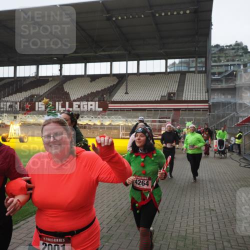 07.12.2025 - St. Pauli X-Mass-Run No. 15 Fabian Wolf http://msf.ph/oto/9395357 07.12.2025 10:29:34 Ziel 450, 458, 1039, 1198, 1201, 1204, 1209, 1373, 1548, 1550, 1842, 2001, 3080, 3115, 3468, 3469, 3470, 4007, 4009, 4126, 4264, 4266, 4293, 4296, 4440, 4531, 4695 meine-sportfotos.de
