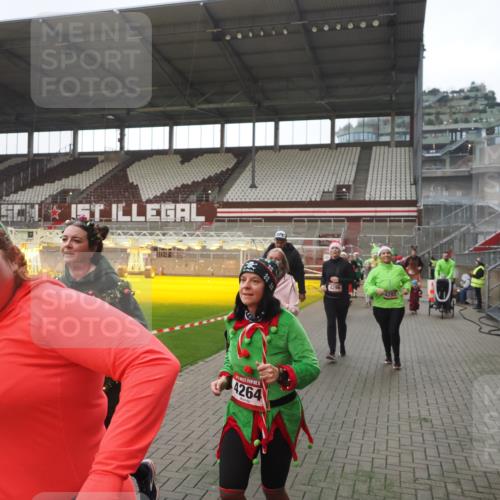 07.12.2025 - St. Pauli X-Mass-Run No. 15 Fabian Wolf http://msf.ph/oto/9395358 07.12.2025 10:29:34 Ziel 450, 458, 1039, 1198, 1201, 1204, 1209, 1373, 1548, 1550, 1842, 2001, 3080, 3115, 3468, 3469, 3470, 4007, 4009, 4126, 4264, 4266, 4293, 4296, 4440, 4531, 4695 meine-sportfotos.de