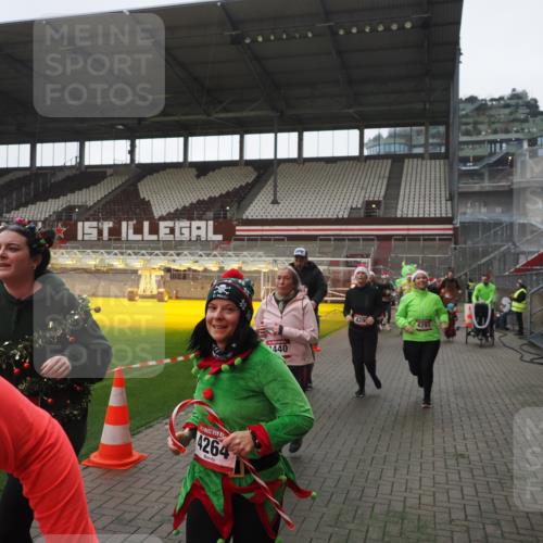 07.12.2025 - St. Pauli X-Mass-Run No. 15 Fabian Wolf http://msf.ph/oto/9395359 07.12.2025 10:29:34 Ziel 450, 458, 1039, 1198, 1201, 1204, 1209, 1373, 1548, 1550, 1842, 2001, 3080, 3115, 3468, 3469, 3470, 4007, 4009, 4126, 4264, 4266, 4293, 4296, 4440, 4531, 4695 meine-sportfotos.de