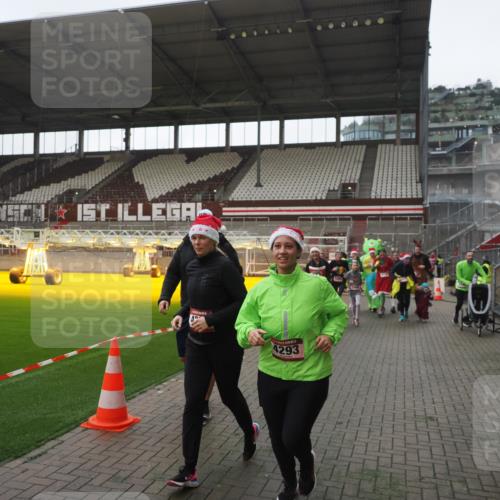 07.12.2025 - St. Pauli X-Mass-Run No. 15 Fabian Wolf http://msf.ph/oto/9395369 07.12.2025 10:29:36 Ziel 450, 458, 1039, 1198, 1201, 1204, 1209, 1373, 2001, 2878, 3080, 3468, 3469, 3470, 4007, 4009, 4126, 4264, 4266, 4293, 4296, 4440, 4472, 4476, 4531, 4695 meine-sportfotos.de