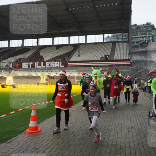 07.12.2025 - St. Pauli X-Mass-Run No. 15 Fabian Wolf http://msf.ph/oto/9395379 07.12.2025 10:29:39 Ziel 450, 458, 1039, 1198, 1201, 1204, 1209, 1373, 1669, 2001, 2878, 3080, 3468, 3469, 3494, 3497, 3516, 3517, 4007, 4009, 4126, 4264, 4266, 4293, 4296, 4440, 4472, 4476, 4531, 4695 meine-sportfotos.de