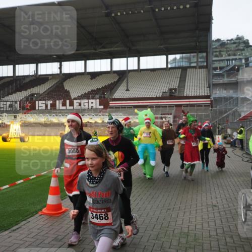 07.12.2025 - St. Pauli X-Mass-Run No. 15 Fabian Wolf http://msf.ph/oto/9395382 07.12.2025 10:29:40 Ziel 450, 458, 1039, 1198, 1201, 1204, 1209, 1373, 1669, 2001, 2878, 3080, 3468, 3469, 3494, 3497, 3516, 3517, 4007, 4009, 4126, 4264, 4266, 4293, 4296, 4440, 4472, 4476, 4531, 4695 meine-sportfotos.de