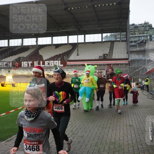 07.12.2025 - St. Pauli X-Mass-Run No. 15 Fabian Wolf http://msf.ph/oto/9395383 07.12.2025 10:29:40 Ziel 450, 458, 1039, 1198, 1201, 1204, 1209, 1373, 1669, 2001, 2878, 3080, 3468, 3469, 3494, 3497, 3516, 3517, 4007, 4009, 4126, 4264, 4266, 4293, 4296, 4440, 4472, 4476, 4531, 4695 meine-sportfotos.de