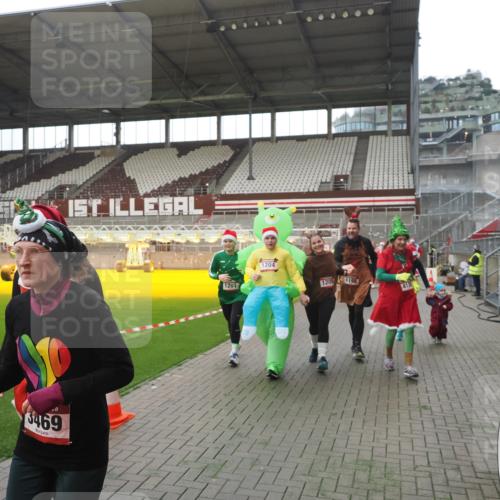 07.12.2025 - St. Pauli X-Mass-Run No. 15 Fabian Wolf http://msf.ph/oto/9395385 07.12.2025 10:29:40 Ziel 450, 458, 1039, 1198, 1201, 1204, 1209, 1373, 1669, 2001, 2878, 3080, 3468, 3469, 3494, 3497, 3516, 3517, 4007, 4009, 4126, 4264, 4266, 4293, 4296, 4440, 4472, 4476, 4531, 4695 meine-sportfotos.de
