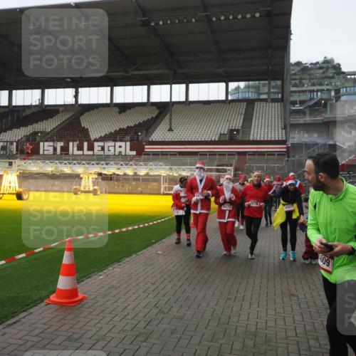 07.12.2025 - St. Pauli X-Mass-Run No. 15 Fabian Wolf http://msf.ph/oto/9395400 07.12.2025 10:29:44 Ziel 10, 423, 426, 1039, 1090, 1091, 1198, 1201, 1204, 1209, 1669, 2878, 3080, 3468, 3469, 3494, 3497, 3516, 3517, 4009, 4126, 4293, 4296, 4472, 4476 meine-sportfotos.de
