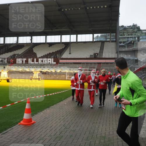 07.12.2025 - St. Pauli X-Mass-Run No. 15 Fabian Wolf http://msf.ph/oto/9395401 07.12.2025 10:29:44 Ziel 10, 423, 426, 1039, 1090, 1091, 1198, 1201, 1204, 1209, 1669, 2878, 3080, 3468, 3469, 3494, 3497, 3516, 3517, 4009, 4126, 4293, 4296, 4472, 4476 meine-sportfotos.de