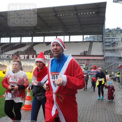 07.12.2025 - St. Pauli X-Mass-Run No. 15 Fabian Wolf http://msf.ph/oto/9395407 07.12.2025 10:29:49 Ziel 10, 423, 426, 1090, 1091, 1198, 1201, 1204, 1209, 1669, 2878, 3468, 3469, 3494, 3497, 3516, 3517, 4126, 4472, 4476, 4533, 4534, 4546 meine-sportfotos.de