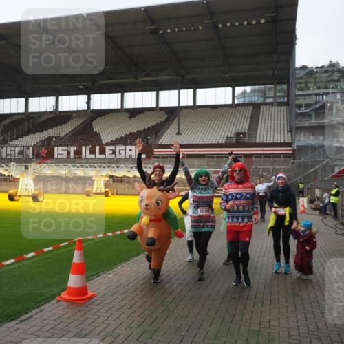 07.12.2025 - St. Pauli X-Mass-Run No. 15 Fabian Wolf http://msf.ph/oto/9395411 07.12.2025 10:29:51 Ziel 10, 423, 426, 1090, 1091, 1198, 1201, 1204, 1209, 1669, 2878, 3494, 3497, 3516, 3517, 4472, 4476, 4533, 4534, 4546 meine-sportfotos.de