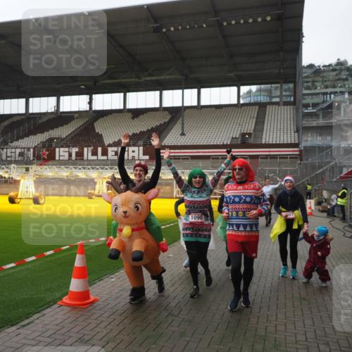 07.12.2025 - St. Pauli X-Mass-Run No. 15 Fabian Wolf http://msf.ph/oto/9395413 07.12.2025 10:29:52 Ziel 10, 423, 426, 1090, 1091, 1201, 1669, 2878, 3494, 3497, 3516, 3517, 4472, 4476, 4533, 4534, 4546 meine-sportfotos.de