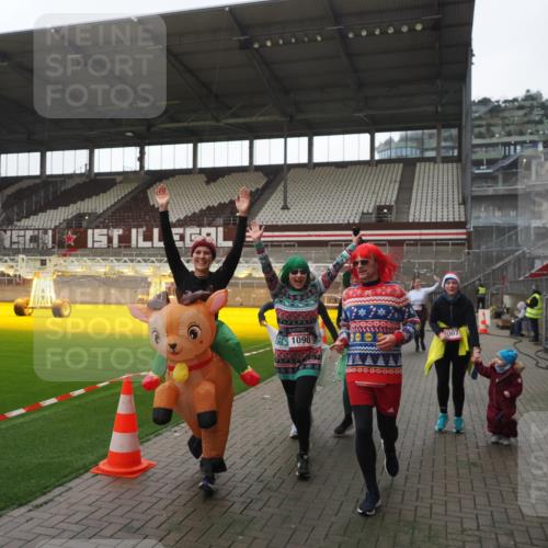 07.12.2025 - St. Pauli X-Mass-Run No. 15 Fabian Wolf http://msf.ph/oto/9395414 07.12.2025 10:29:52 Ziel 10, 423, 426, 1090, 1091, 1201, 1669, 2878, 3494, 3497, 3516, 3517, 4472, 4476, 4533, 4534, 4546 meine-sportfotos.de