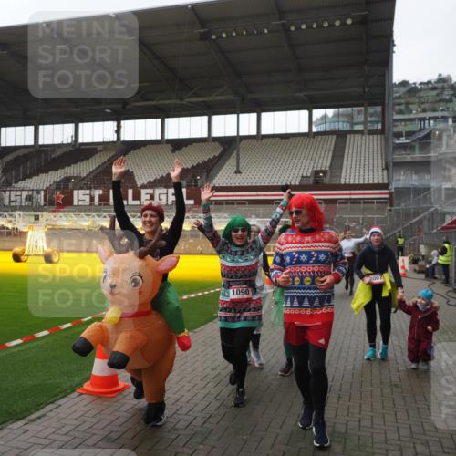 07.12.2025 - St. Pauli X-Mass-Run No. 15 Fabian Wolf http://msf.ph/oto/9395415 07.12.2025 10:29:52 Ziel 10, 423, 426, 1090, 1091, 1201, 1669, 2878, 3494, 3497, 3516, 3517, 4472, 4476, 4533, 4534, 4546 meine-sportfotos.de