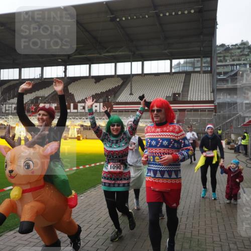 07.12.2025 - St. Pauli X-Mass-Run No. 15 Fabian Wolf http://msf.ph/oto/9395417 07.12.2025 10:29:53 Ziel 10, 423, 426, 1090, 1091, 1669, 2878, 3494, 3497, 3516, 3517, 4472, 4476, 4533, 4534, 4546 meine-sportfotos.de