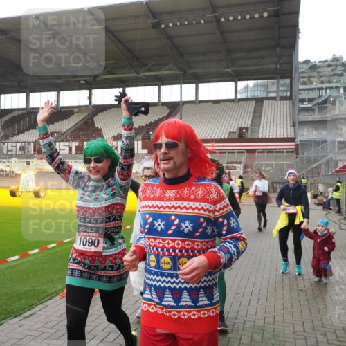 07.12.2025 - St. Pauli X-Mass-Run No. 15 Fabian Wolf http://msf.ph/oto/9395420 07.12.2025 10:29:53 Ziel 10, 423, 426, 1090, 1091, 1669, 2878, 3494, 3497, 3516, 3517, 4472, 4476, 4533, 4534, 4546 meine-sportfotos.de