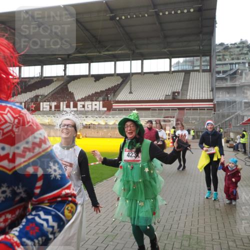 07.12.2025 - St. Pauli X-Mass-Run No. 15 Fabian Wolf http://msf.ph/oto/9395423 07.12.2025 10:29:54 Ziel 10, 423, 426, 1090, 1091, 1669, 2878, 3494, 3497, 3516, 3517, 4472, 4476, 4533, 4534, 4546 meine-sportfotos.de