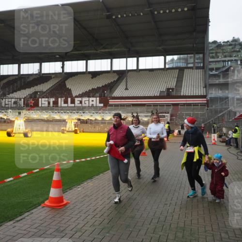 07.12.2025 - St. Pauli X-Mass-Run No. 15 Fabian Wolf http://msf.ph/oto/9395429 07.12.2025 10:29:55 Ziel 10, 423, 426, 1090, 1091, 1669, 2878, 3494, 3497, 3516, 3517, 4472, 4476, 4533, 4534, 4546 meine-sportfotos.de