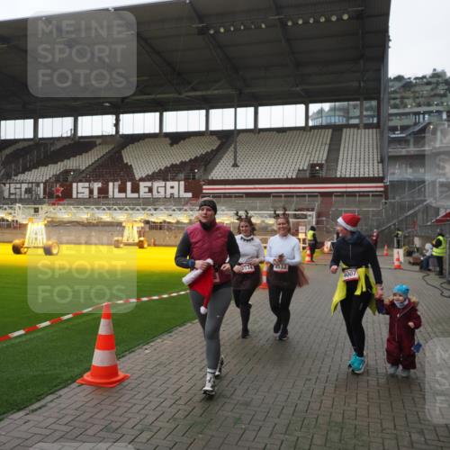 07.12.2025 - St. Pauli X-Mass-Run No. 15 Fabian Wolf http://msf.ph/oto/9395430 07.12.2025 10:29:55 Ziel 10, 423, 426, 1090, 1091, 1669, 2878, 3494, 3497, 3516, 3517, 4472, 4476, 4533, 4534, 4546 meine-sportfotos.de