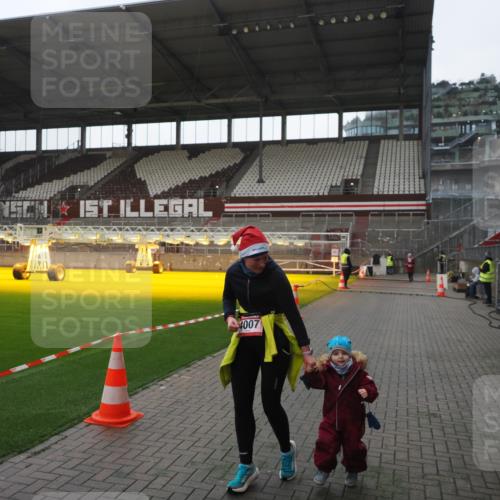 07.12.2025 - St. Pauli X-Mass-Run No. 15 Fabian Wolf http://msf.ph/oto/9395440 07.12.2025 10:29:58 Ziel 10, 423, 426, 1090, 1091, 1669, 3494, 3497, 3517, 4533, 4534, 4546 meine-sportfotos.de
