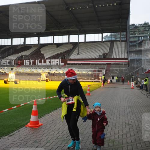 07.12.2025 - St. Pauli X-Mass-Run No. 15 Fabian Wolf http://msf.ph/oto/9395441 07.12.2025 10:29:58 Ziel 10, 423, 426, 1090, 1091, 1669, 3494, 3497, 3517, 4533, 4534, 4546 meine-sportfotos.de