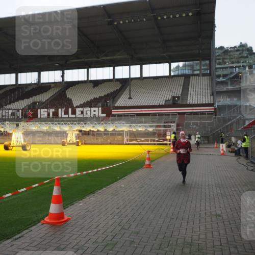 07.12.2025 - St. Pauli X-Mass-Run No. 15 Fabian Wolf http://msf.ph/oto/9395449 07.12.2025 10:30:05 Ziel 2369, 4533, 4534, 4546 meine-sportfotos.de