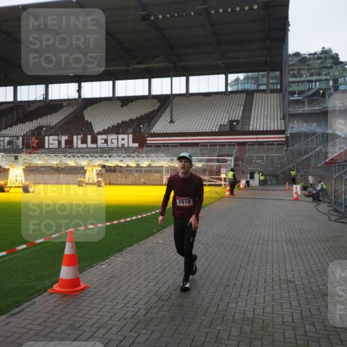07.12.2025 - St. Pauli X-Mass-Run No. 15 Fabian Wolf http://msf.ph/oto/9395478 07.12.2025 10:30:27 Ziel 2910 meine-sportfotos.de