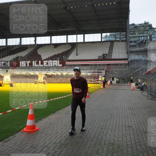 07.12.2025 - St. Pauli X-Mass-Run No. 15 Fabian Wolf http://msf.ph/oto/9395479 07.12.2025 10:30:27 Ziel 2910 meine-sportfotos.de