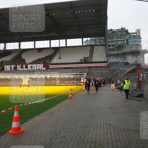 07.12.2025 - St. Pauli X-Mass-Run No. 15 Fabian Wolf http://msf.ph/oto/9395488 07.12.2025 10:30:38 Ziel 1698, 1700, 2537, 2910, 4845, 4847 meine-sportfotos.de